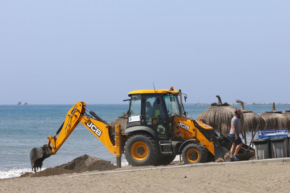 Cada vez queda menos para que Málaga entre en la fase 2 de la desescalada. Con ella, llegará la apertura de las playas y los comercios playeros y los chiringuitos de la capital ya se preparan para una afluencia mayor de bañistas.