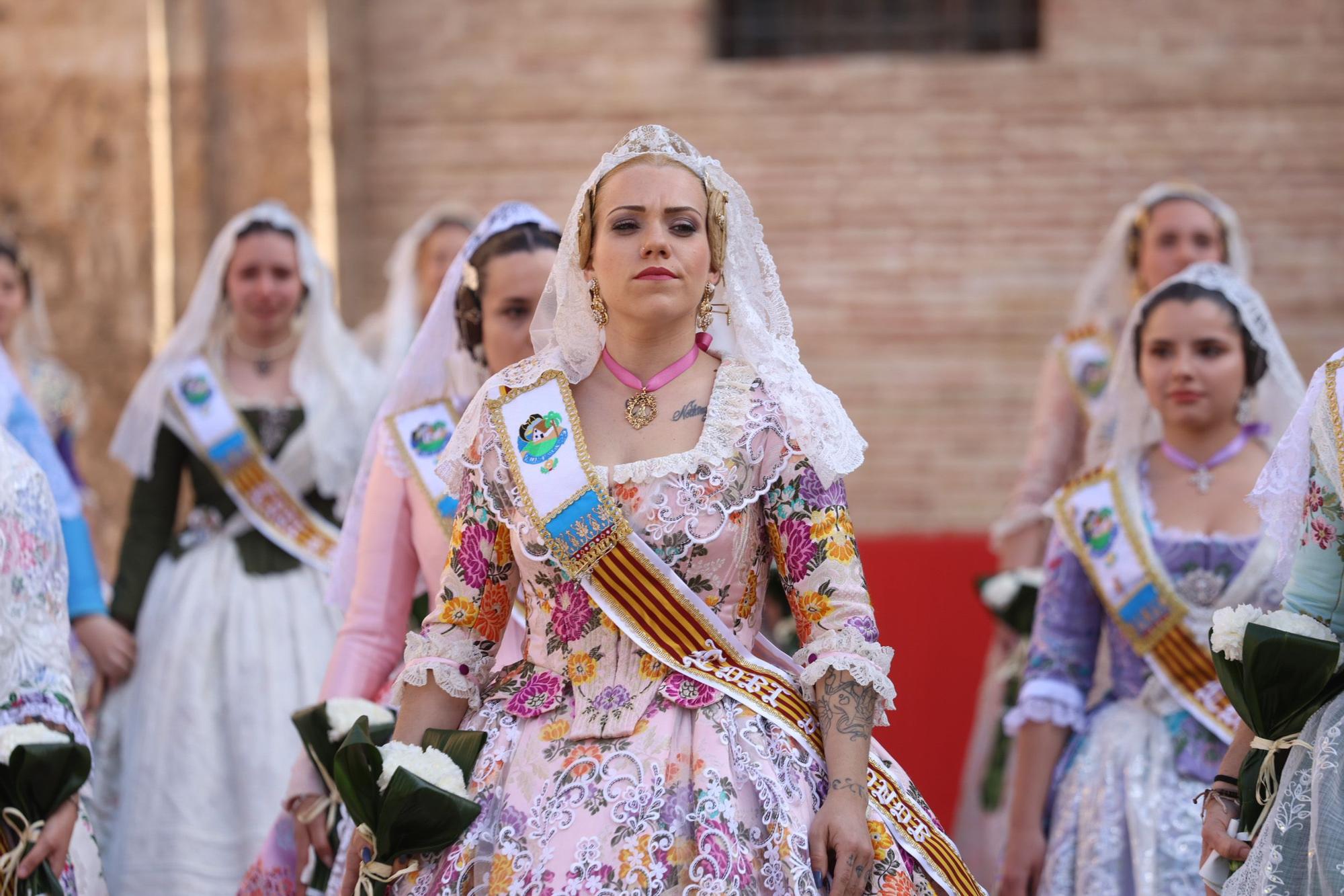 Búscate en el primer de la Ofrenda en la calle de la Paz hasta las 17 horas