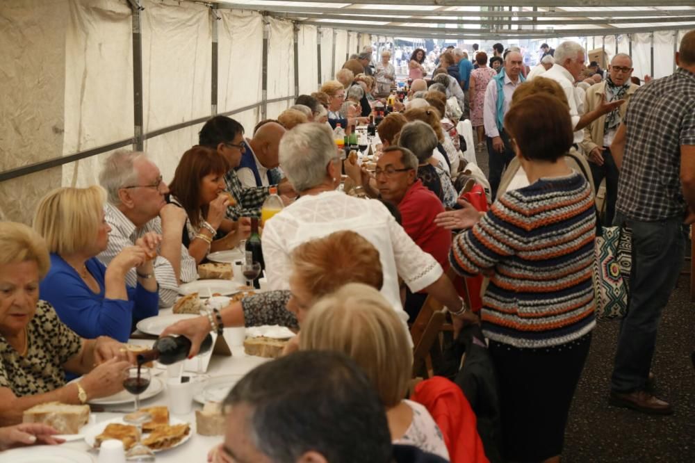 Los vecinos de Teis se dan un homenaje gastronómico