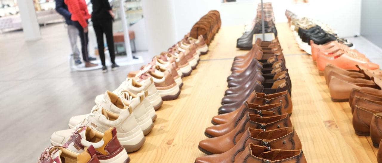 Exposición de calzado de la provincia en una edición de la feria Momad en IFEMA.  | ANTONIO AMORÓS