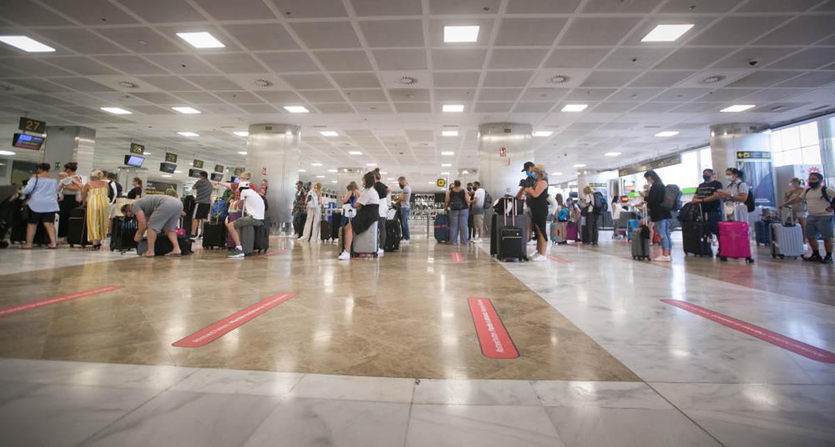 Llegada de pasajeros de TUI a aeropuerto del Sur Llegada de pasajeros de TUI a aeropuerto del Sur