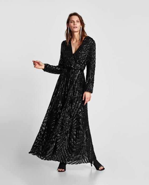 Vestido maxi lentejuelas negro: 69,95 euros (Zara)
