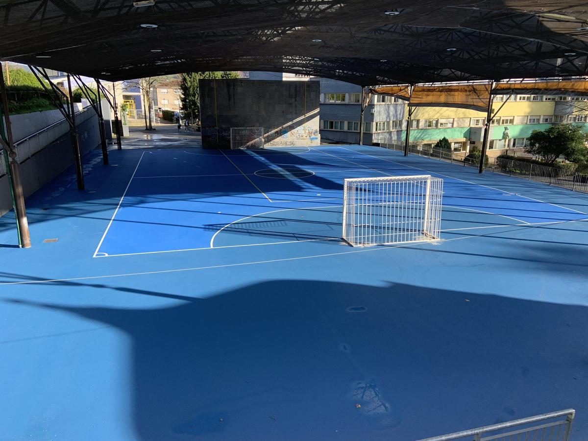 Vista de El frontón, con la pista renovada.