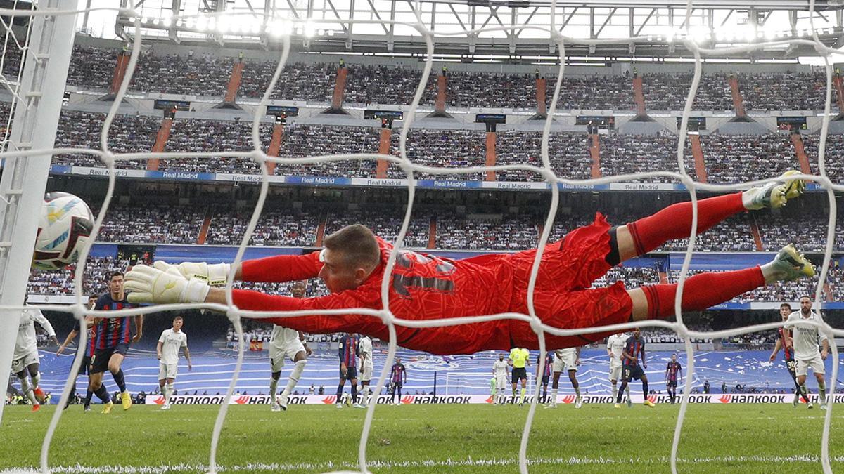 Lunin, en un Clásico ante el Barcelona