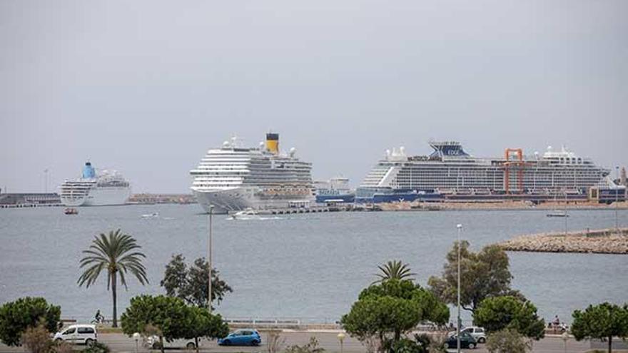 Los cruceros &#039;Marella Dream&#039;, &#039;Costa Diadema&#039; y &#039;Celebrity Edge&#039;, ayer a mediodÃ­a en el puerto de Palma.