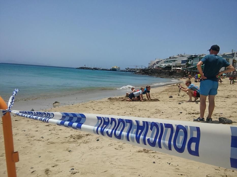 Cerrada al baño una zona de la playa de Playa Blan