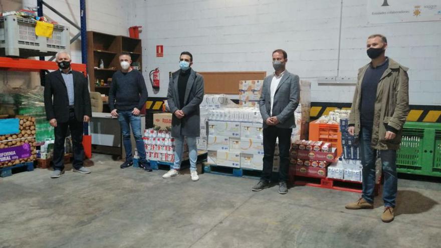Lafarge y su plantilla donan 1.000 kilos de productos al Centro Solidario de Sagunt