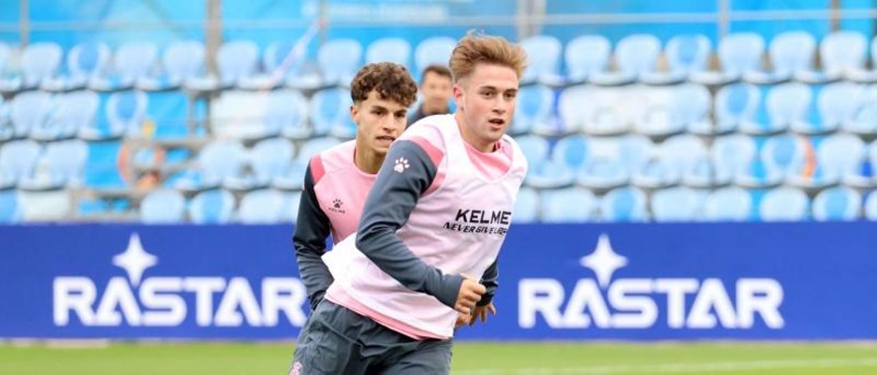 Marc Lachèvre, nuevo futbolista cedido a la Peña Deportiva, en un entreno con el Espanyol.