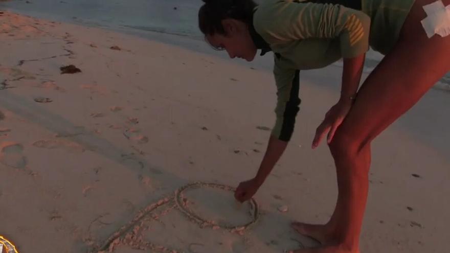 ¿Para quién era el mensaje secreto que Adara escribió en la playa de Supervivientes?: &quot;Te quiero&quot;