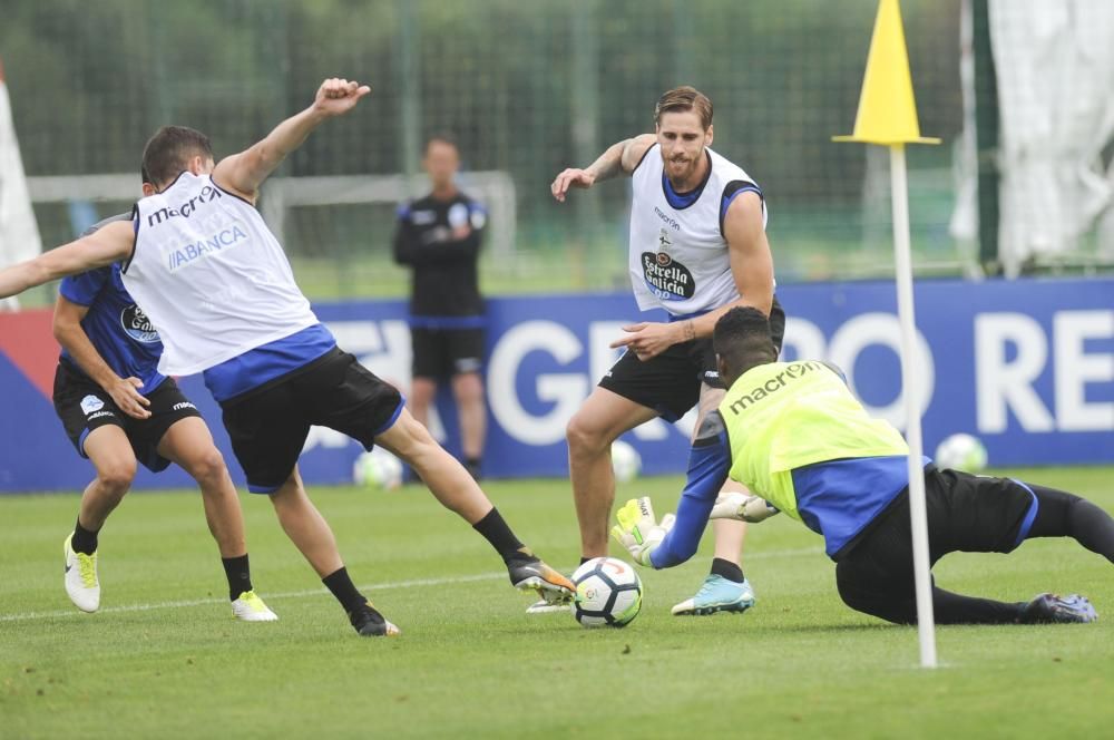 El jugador de la Sagrada Familia amplía un año de contrato con el club y jugará cedido con el Sporting la próxima temporada.