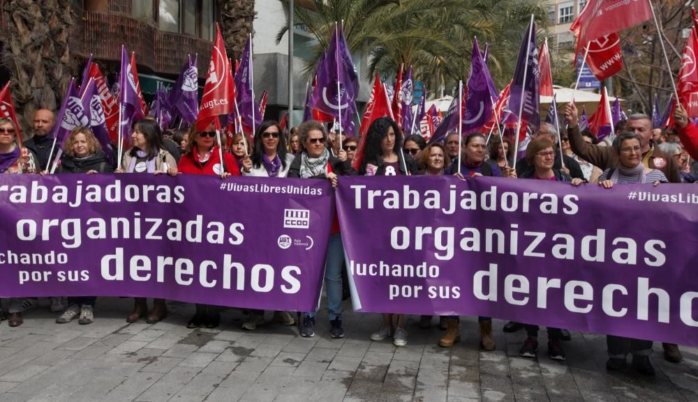 Piquete en el centro de Alicante por la huelga feminista