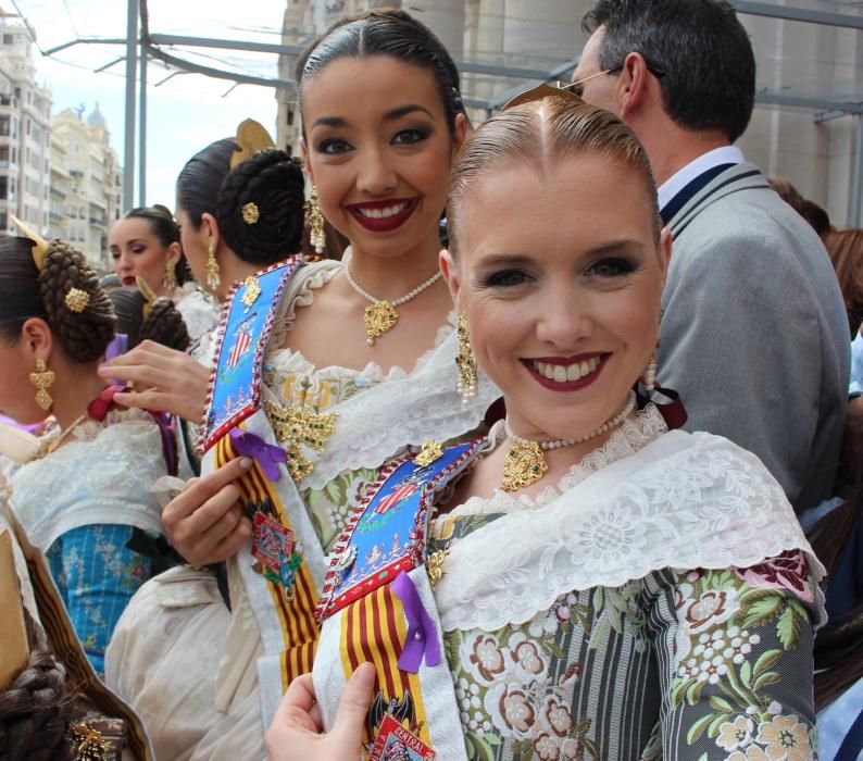 laura Carballeda y Susana Yagüe, con los lazos morados...