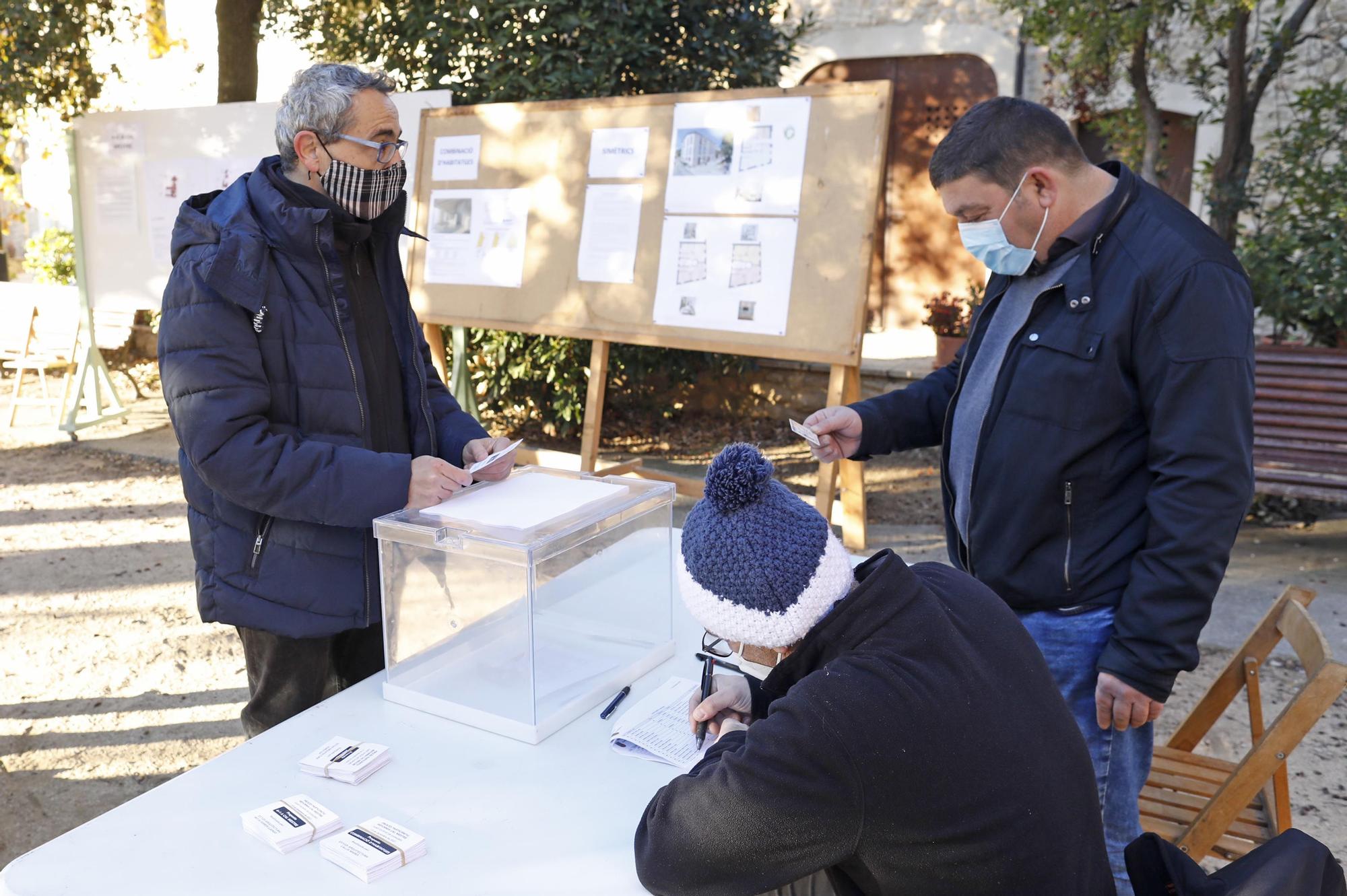 Unes 70 persones voten a Sant Esteve de Guialbes