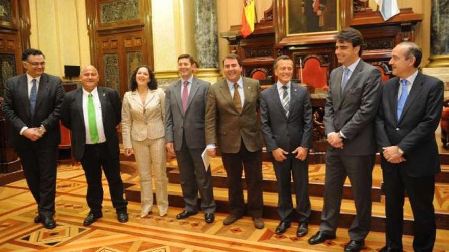 Representantes del Concello, Consorcio As Mariñas, Gobierno, Xunta, Diputación y Puerto. / 13fotos