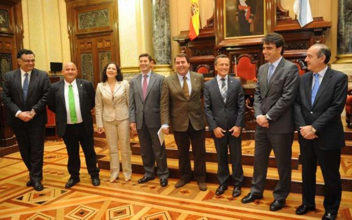 Representantes del Concello, Consorcio As Mariñas, Gobierno, Xunta, Diputación y Puerto. / 13fotos