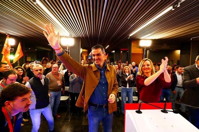 INSULTOS SÁNCHEZ MITIN PSOE | Expulsan a una mujer de un mitin del PSOE en  Teruel por insultos a Pedro Sánchez
