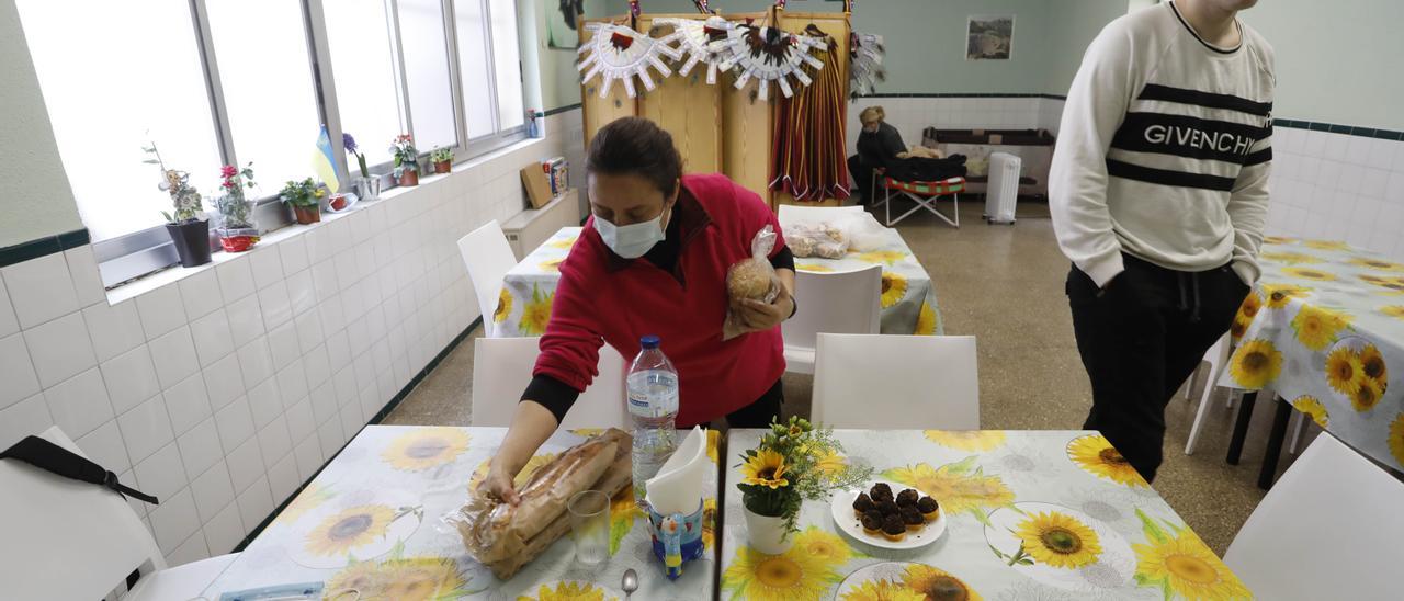 Refugiados ucranianos en el comedor social de Sagunto. Guerra de Ucrania.