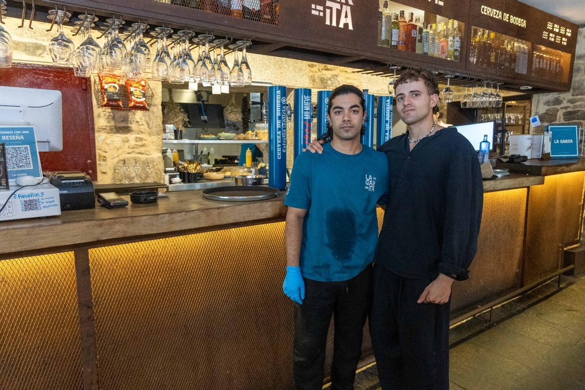 Totty Neira junto a un empleado de La Garita.