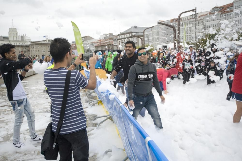 Más de 9.000 personas participan en la sexta Carrera ENKI en A Coruña.