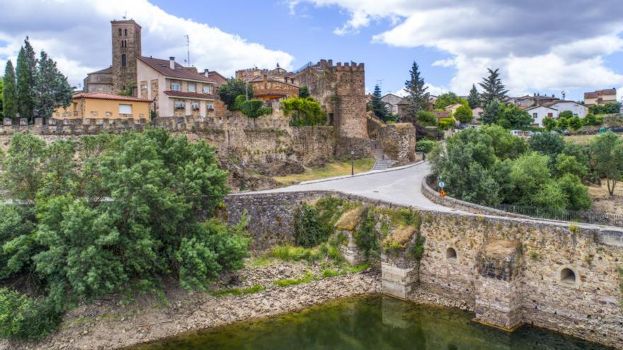 El pueblo amurallado a una hora de Madrid que se convierte en una villa medieval con un mercadillo: escondite de joyas mudéjar y obras de Picasso