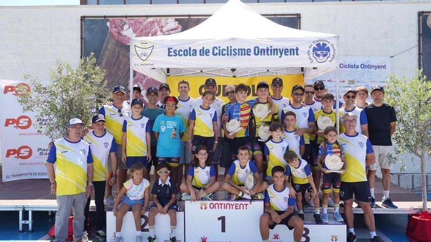 El CC Ontinyent celebra una jornada de ciclismo base con el Gran Premi Family Cash