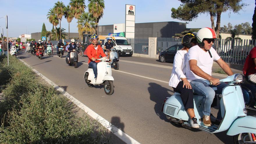 500 &#039;vesperos&#039; a lomos de sus motos Vespa recorren los encantos de la Subbética cordobesa