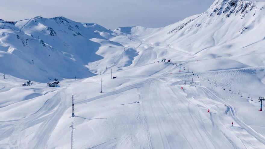 Las estaciones de esquí aragonesas, la mejor fórmula de paisajes y ofertas para el deporte de la temporada