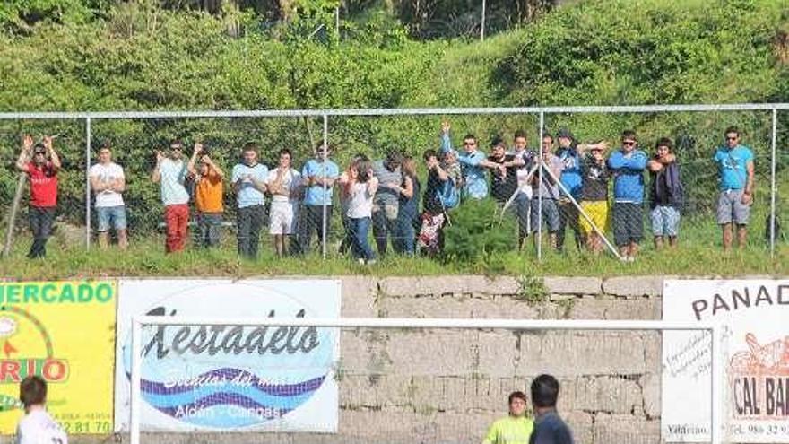 Los aficionados no pagan entrada en esta zona. // Santos Álvarez