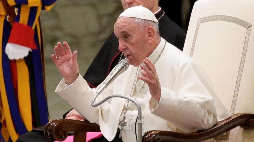 El Papa advierte a la Curia romana ante las intrigas y los traidores