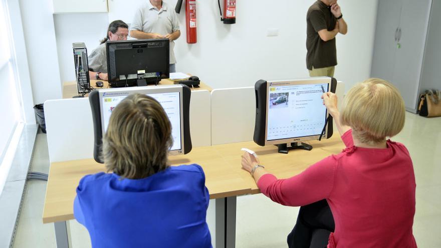 Fünf Personen wegen Betrugs bei Führerscheinprüfung festgenommen