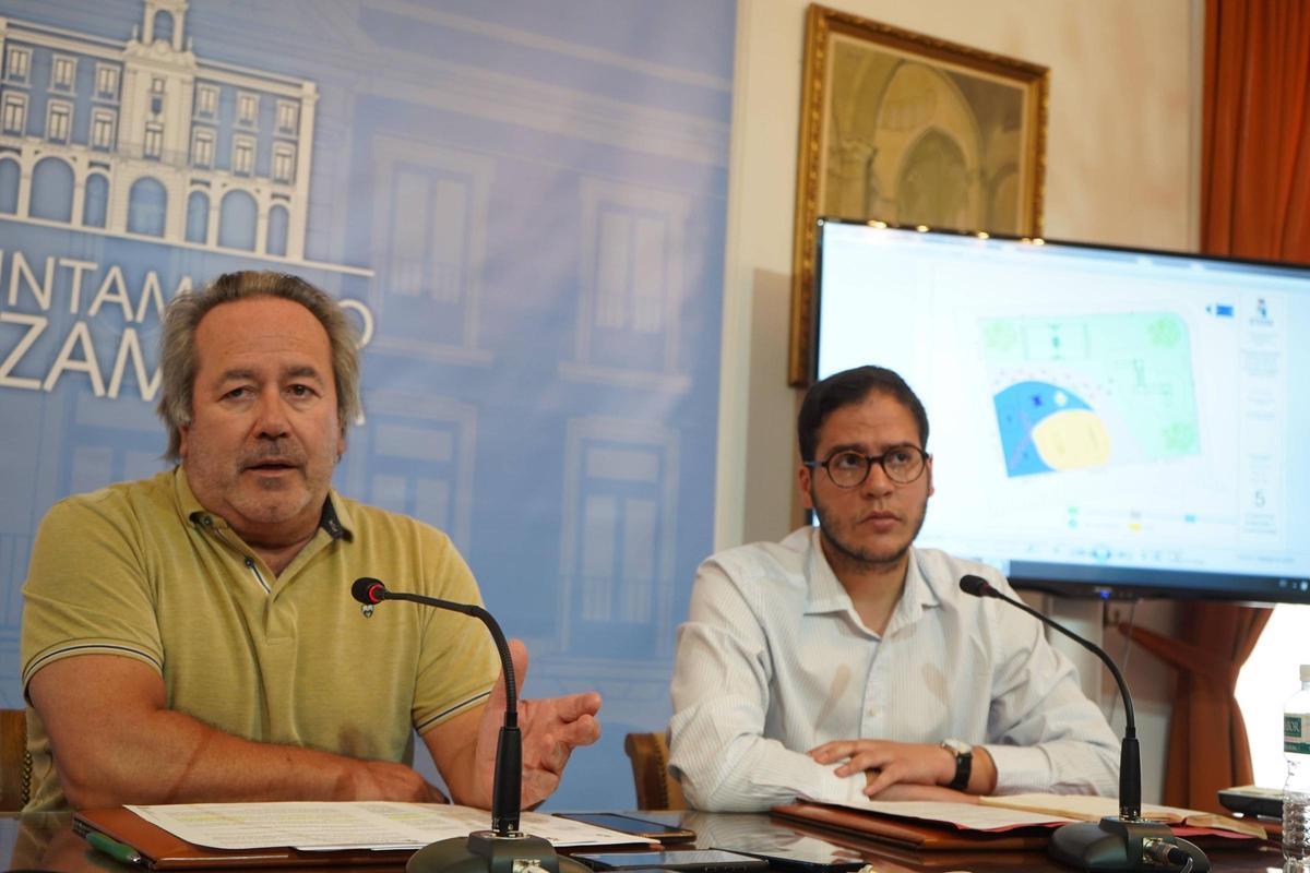 Francisco Guarido y Pablo Novo explican el proyecto de los nuevos parques tras la Junta de Gobierno Local.