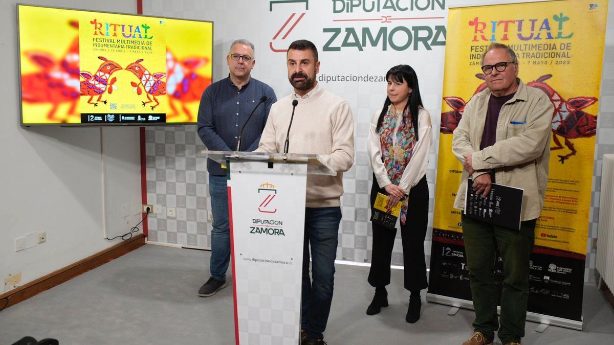 Presentación del Festival Multimedia Indumentaria Tradicional en la Diputación de Zamora.