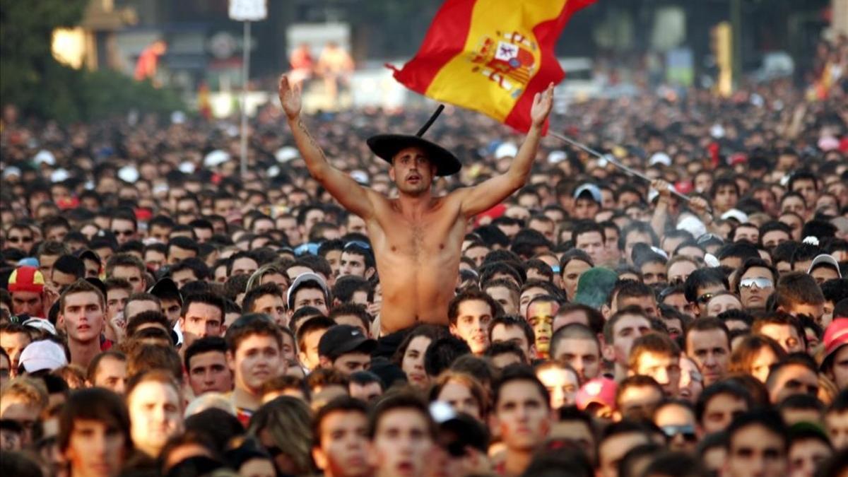 Aficionados en Madrid durante un partido de España
