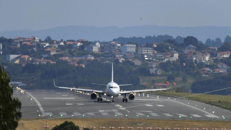 Las aerolíneas ya pueden optar al contrato para conectar A Coruña con Málaga, Valencia, Bilbao, Sevilla y Alicante
