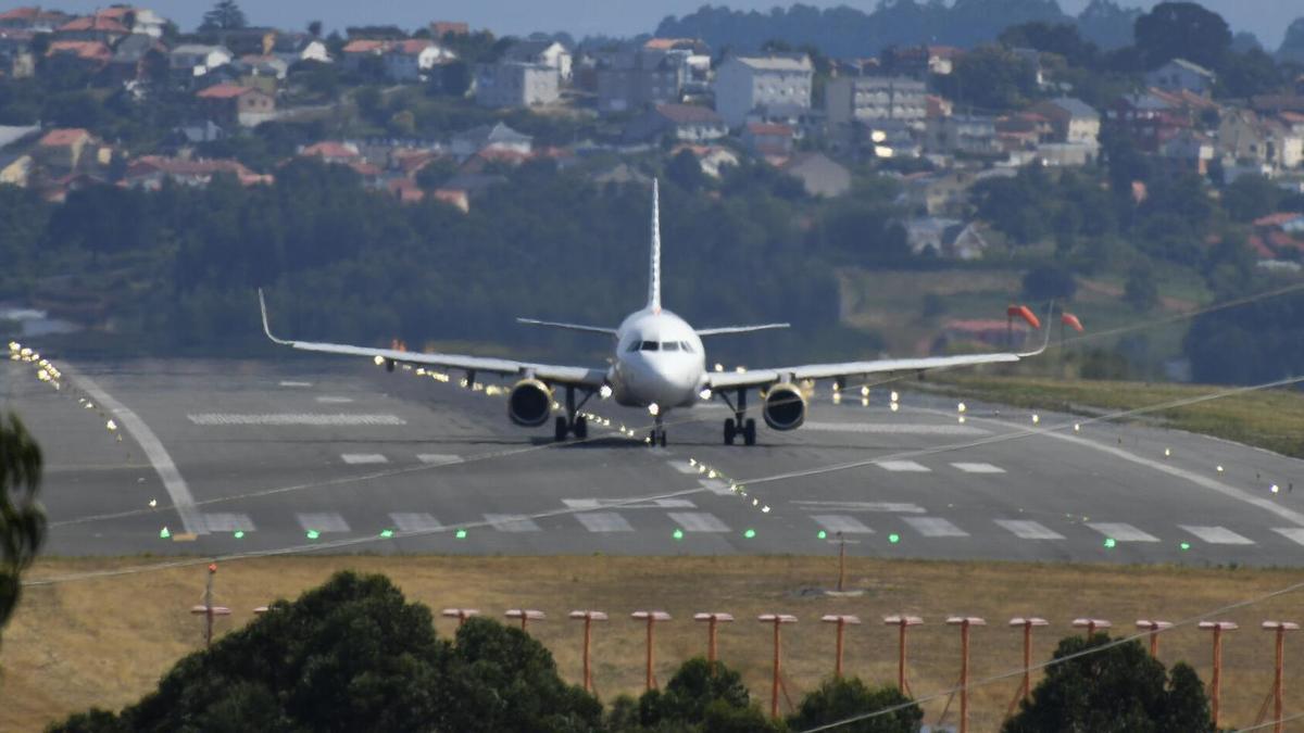 Las aerolíneas ya pueden optar al contrato para conectar A Coruña con Málaga, Valencia, Bilbao, Sevilla y Alicante