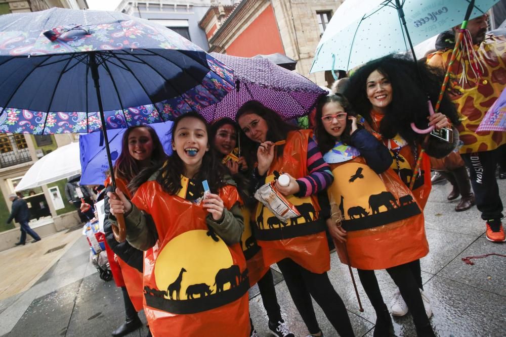 Tradicional desfile de los Escolinos Antroxaos.