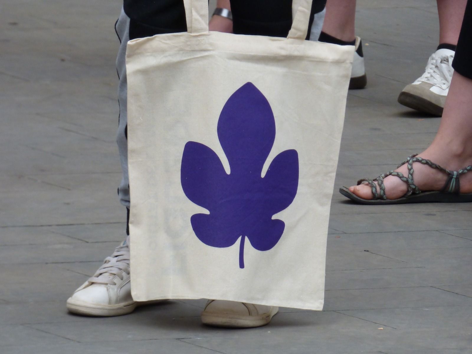 Minut de silencia a Figueres contra les violències masclistes