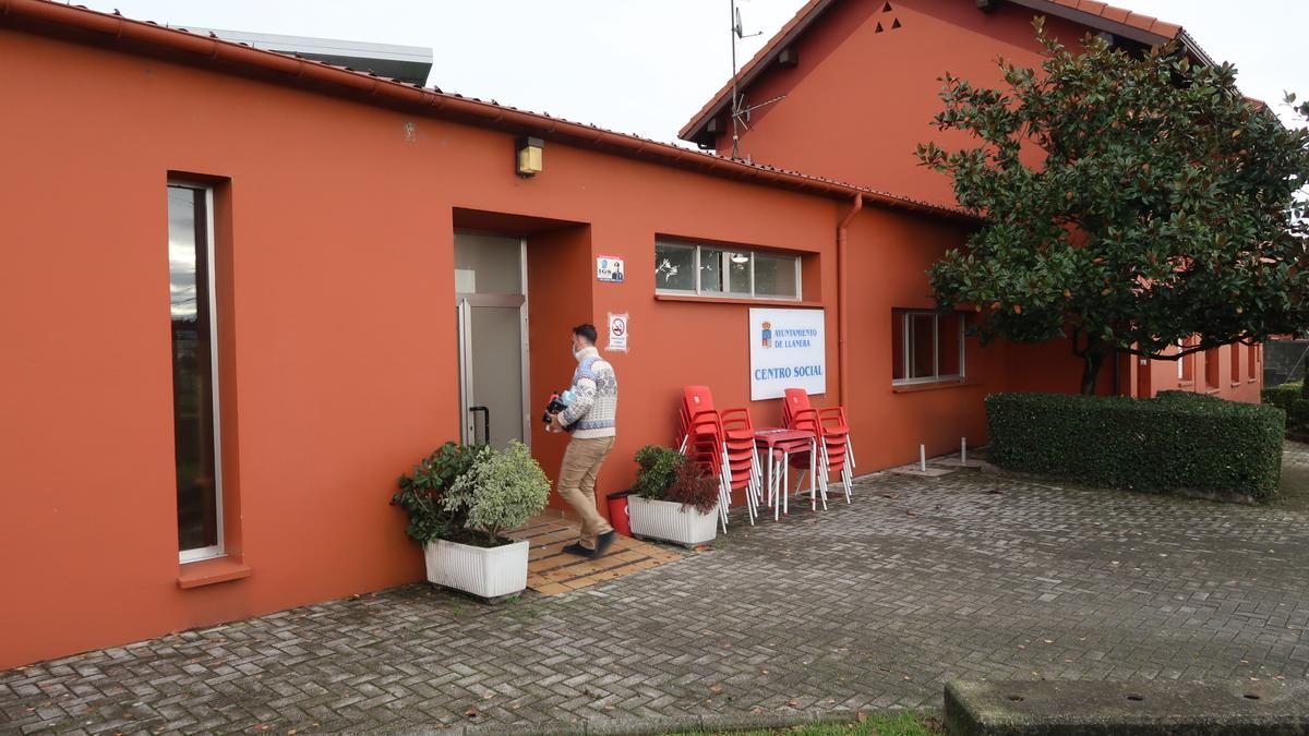 Edificio que albergará la nueva escuela infantil de Lugo, que ha albergado estos años el centro social de la localidad