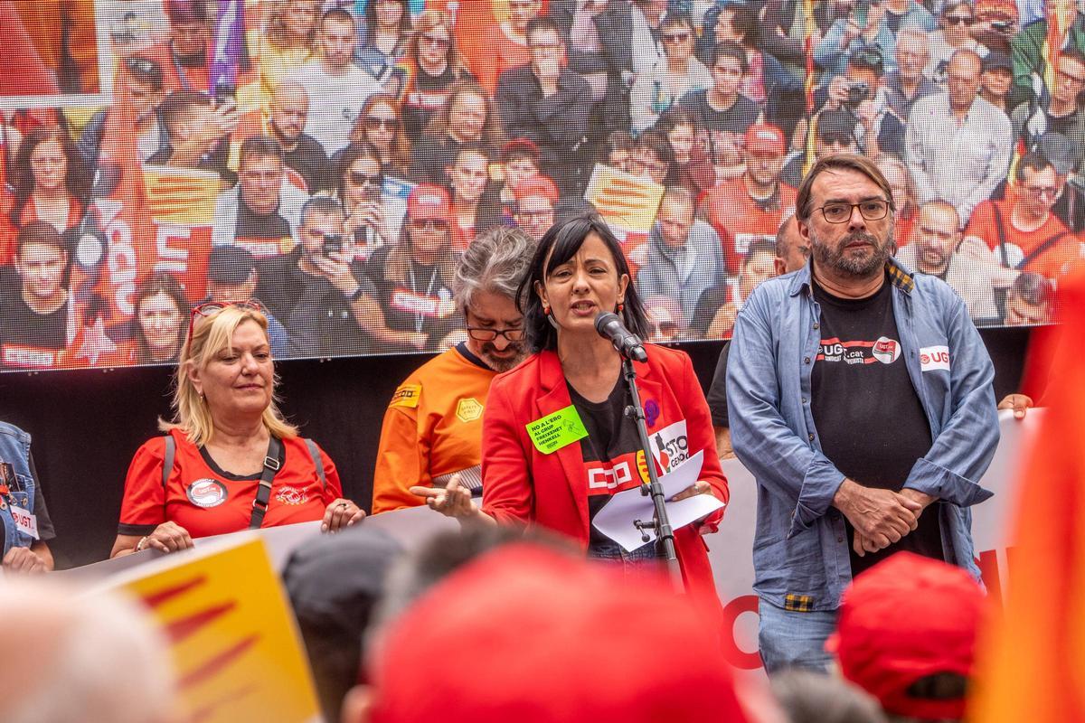 Belén López (CCOO) y Camil Ros (UGT) en la manifestación del 1 de mayo en Barcelona. Belén López (CCOO) y Camil Ros (UGT) en la manifestación del 1 de mayo en Barcelona.