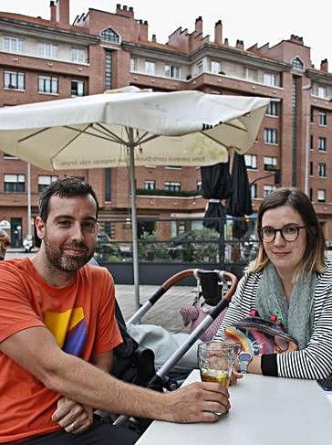 Sara Llorente y su marido.