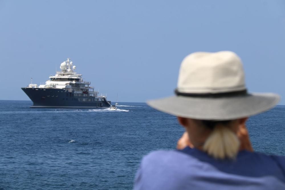 El espectáculo del megayate 'Andromeda' en Mallorca