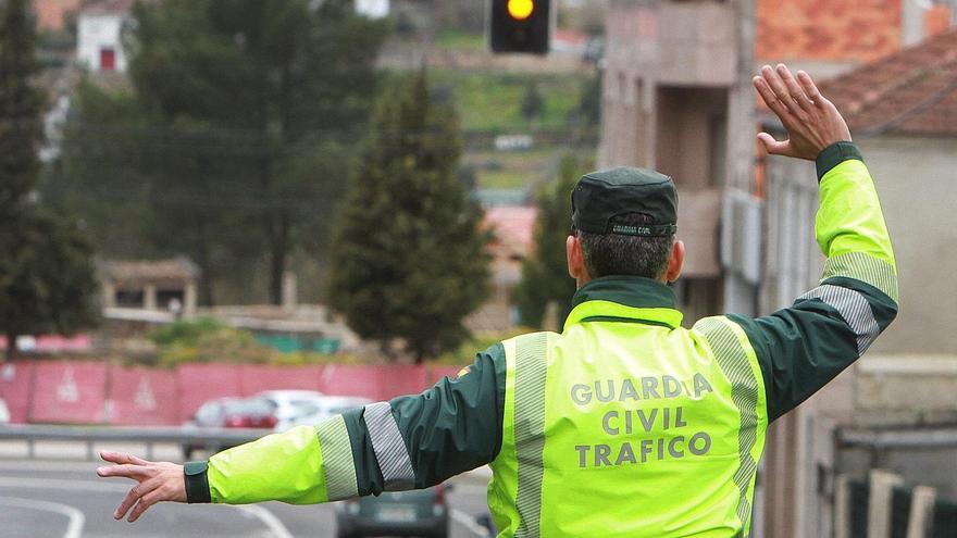 Un agente de la Guardia Civil de Tráfico.