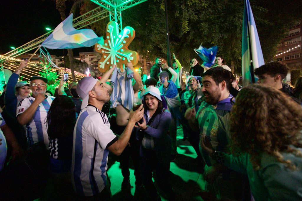 Aficionados argentinos en Murcia: partido, penaltis y celebración