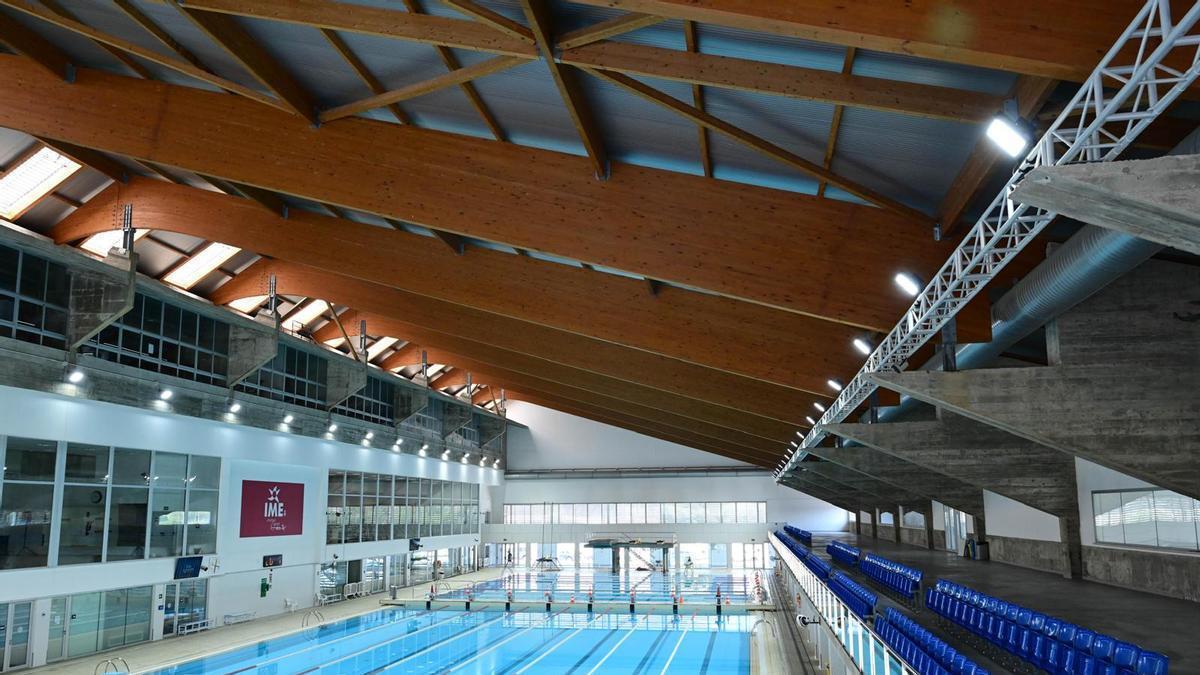 La nueva iluminación de las piscina municipal de Son Moix.