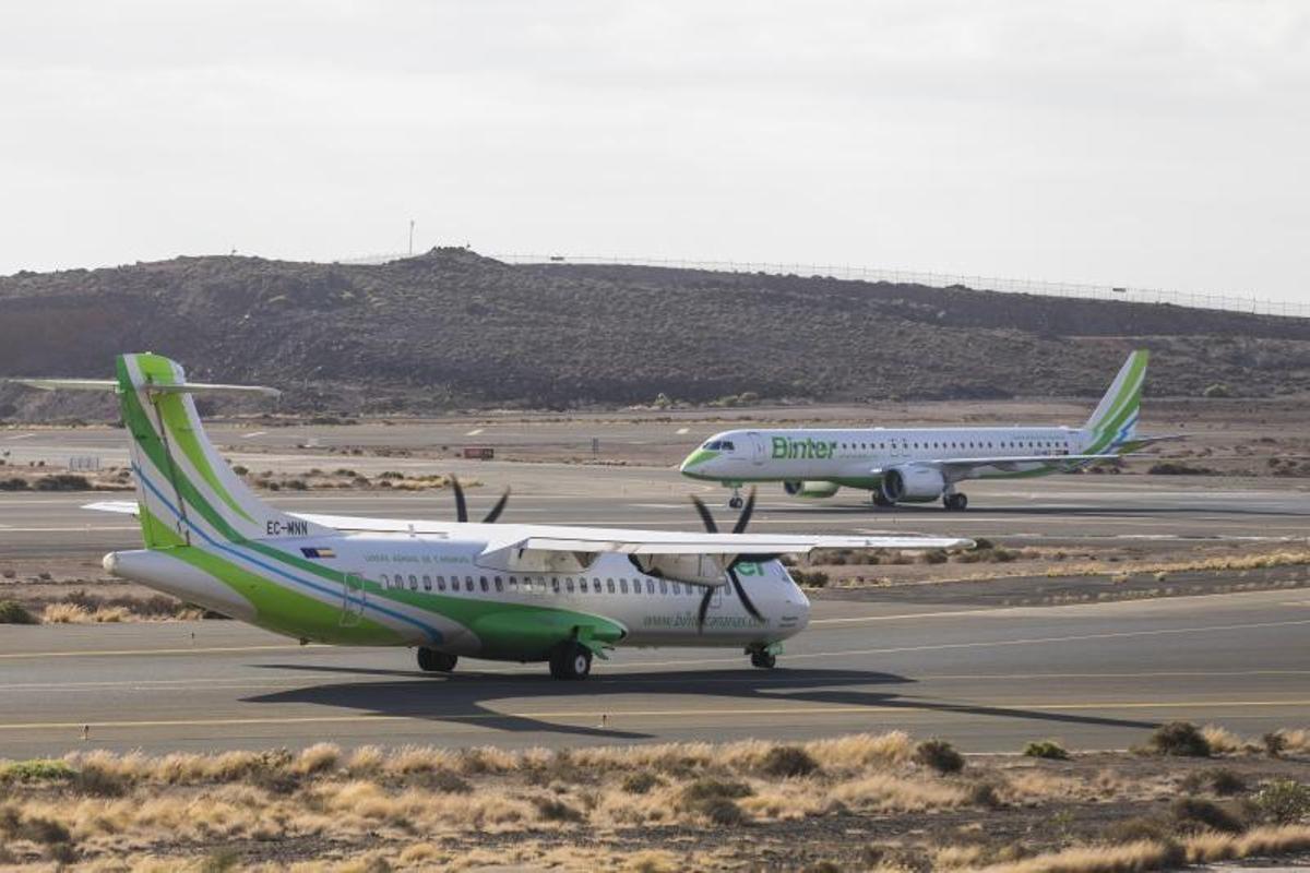 Aviones ATR y Embraer con los que opera la aerolínea canaria