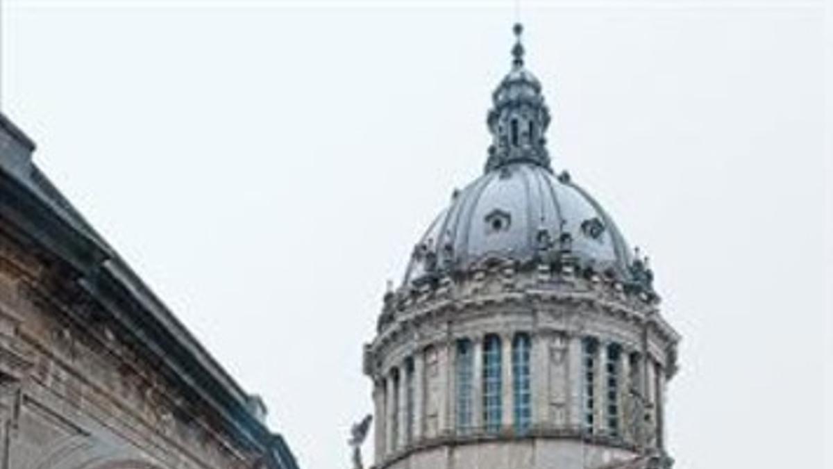 La azotea 8 Terraza junto a la cúpula del MNAC, en una visita guiada.