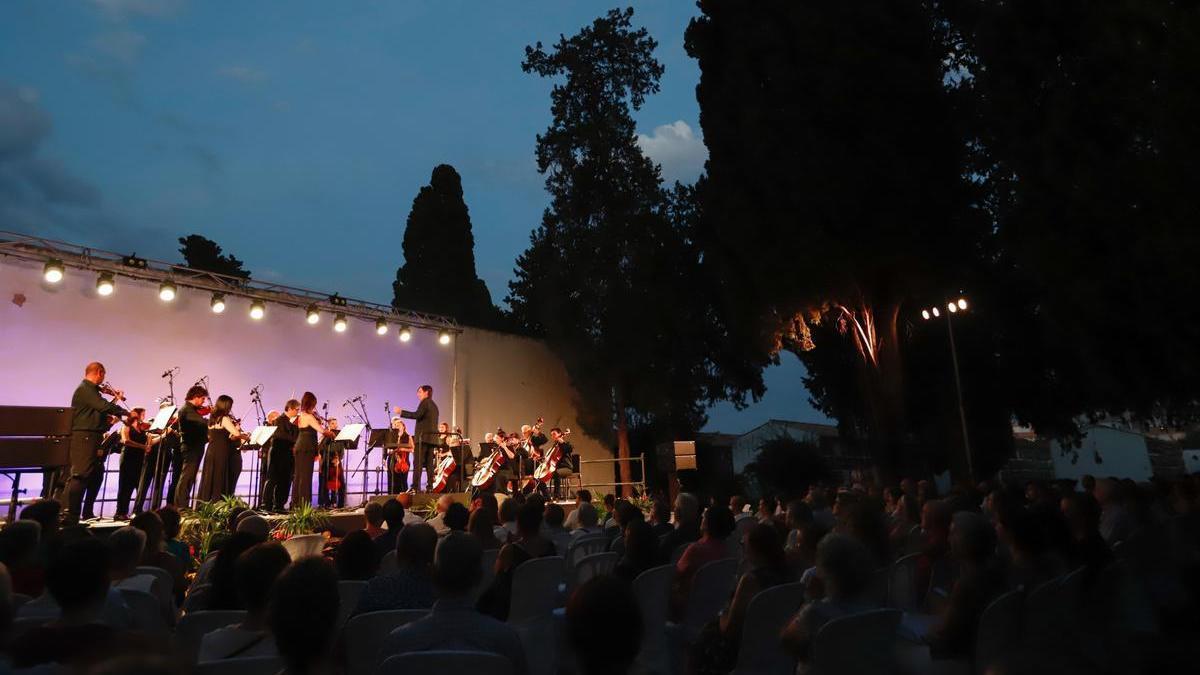 La Orquesta de Córdoba ofrece un concierto en el cementerio de San Rafael