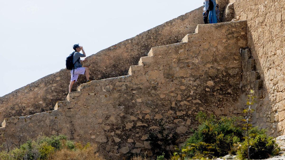 El castillo de Santa Bárbara de Alicante revisará la seguridad tras la muerte accidental de una mujer