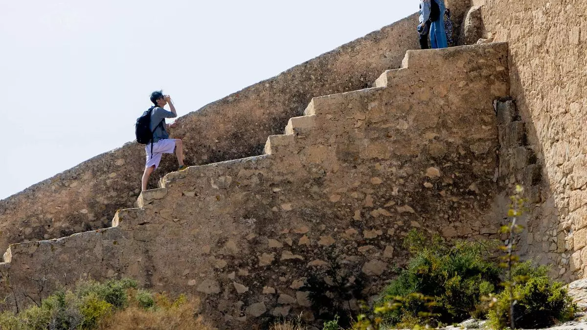 Alicante revisará la seguridad del castillo de Santa Bárbara tras la muerte accidental de una mujer