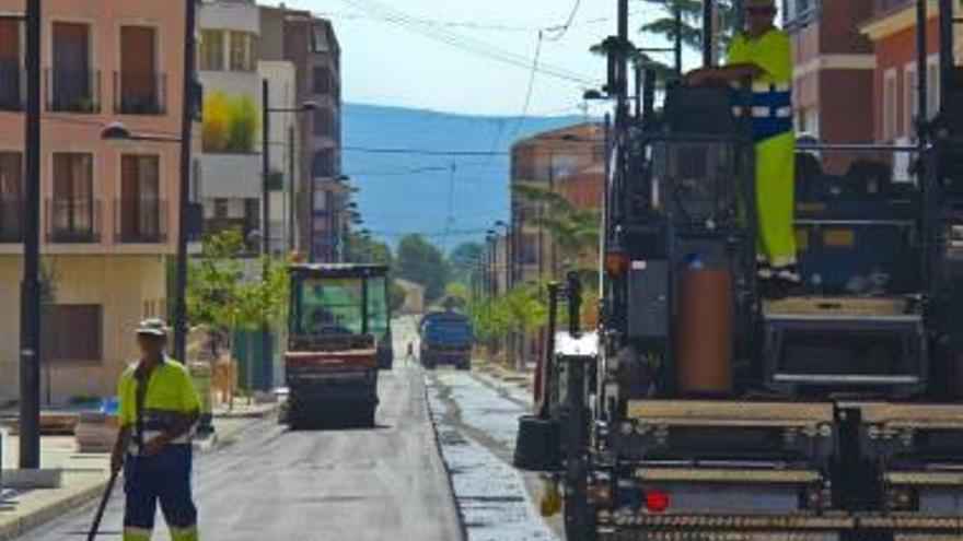 Castalla completa las obras de la avenida República Argentina con el asfaltado de la calzada